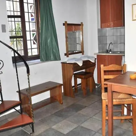 Odos Odysseos Ermoúpoli