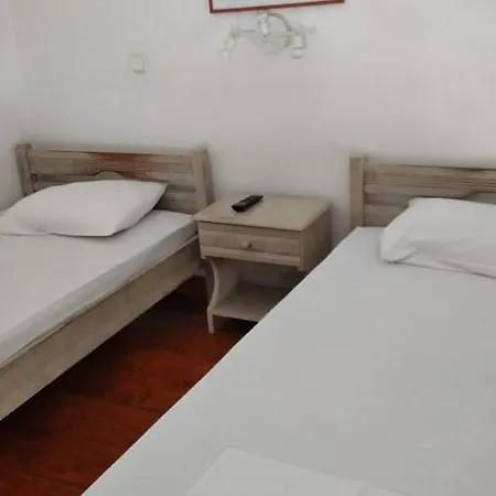 Odos Odysseos Ermoúpoli