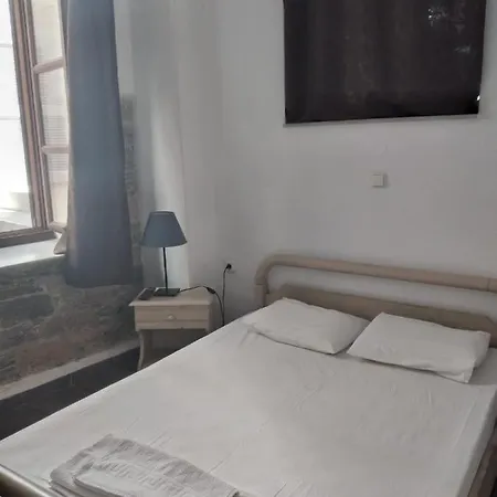 Hotel apartamentowy Odos Odysseos Ermupoli